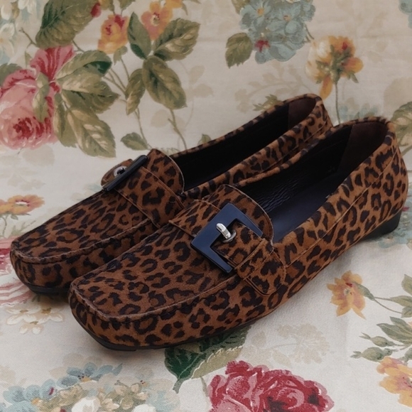 Stuart Weitzman Leopard Print Driving Loafer Shoes with Buckle Women's 8.5 - Picture 3 of 17
